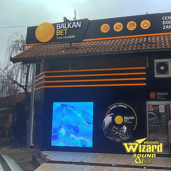 Profesionalna instalacija P4 outdoor LED ekrana vrhunskog kvaliteta za Balkan Bet u Beogradu od strane kompanije Wizard iz Rume.